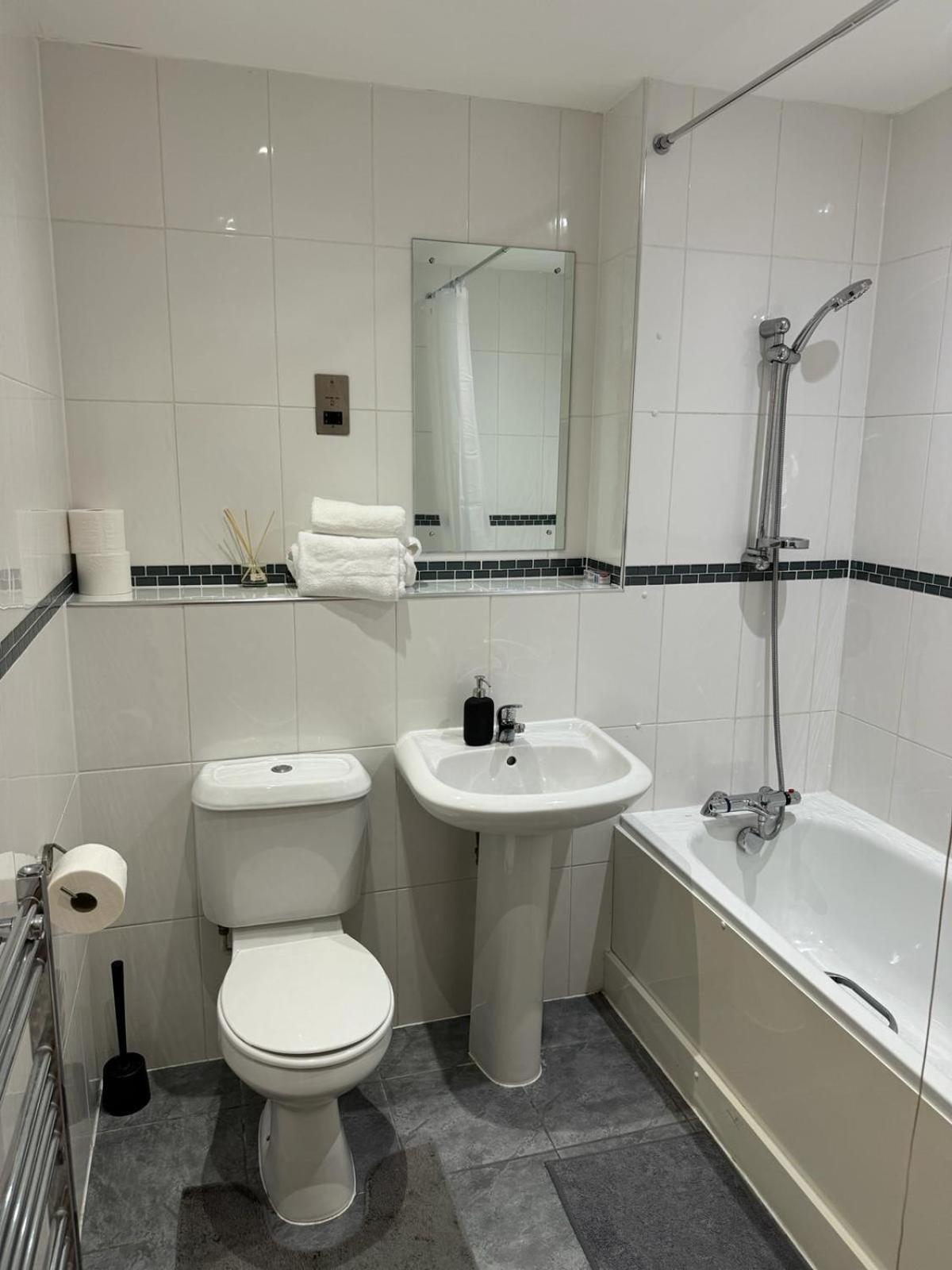 Spacious 2 Bedrooms Apartment In Stratford Londres Exterior foto